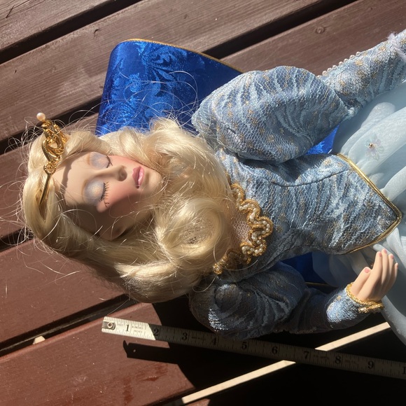 Franklin Mint Porcelain Heirloom Dolls Sleeping Beauty 19